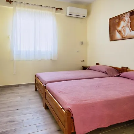 Daisy Apartahotel 2*