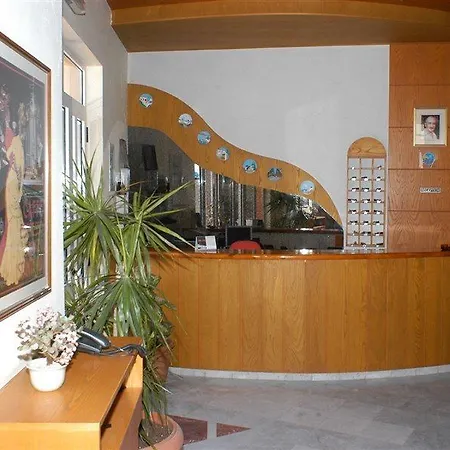 Daisy Apartahotel 2*
