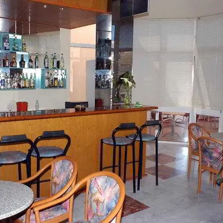 Daisy Apartahotel